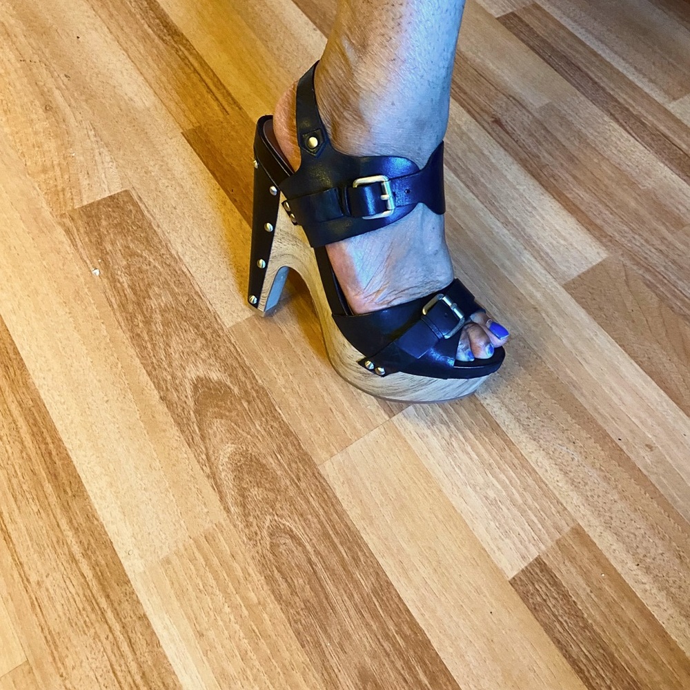 Guess (Sandal)